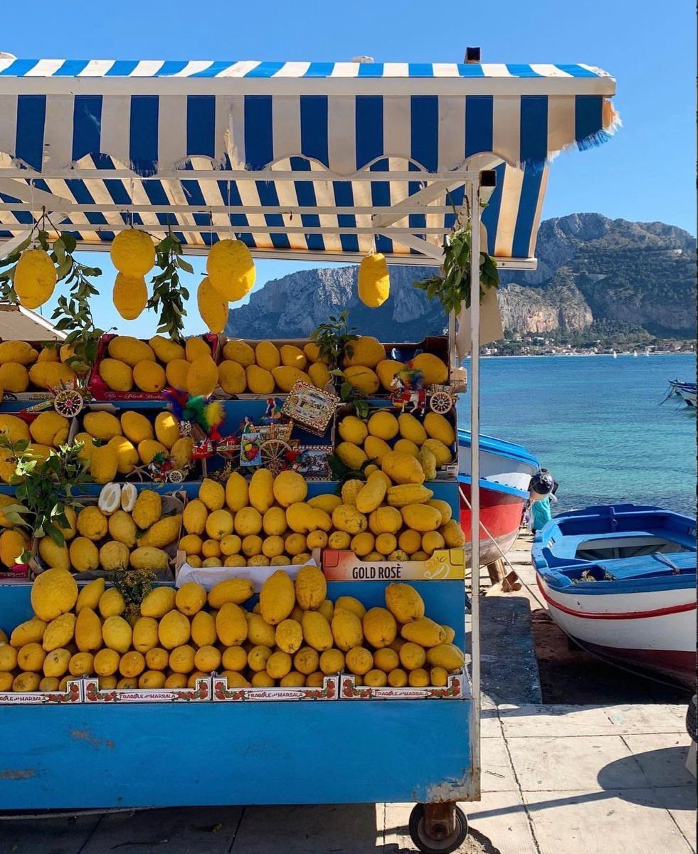 Lemon stand by the sea in Palermo